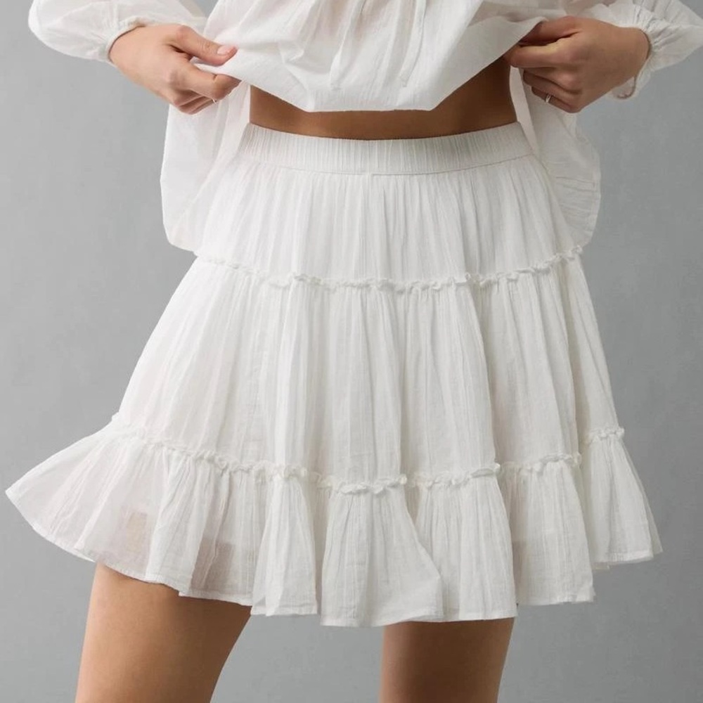 NWOT American eagle tiered white mini skirt